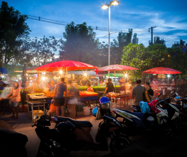 ร้านอาหาร ตลาดโต้รุ่ง